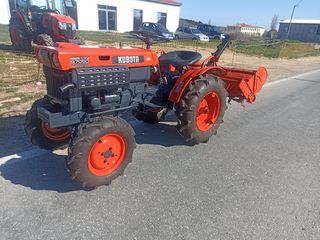 Kubota '90 B 7000