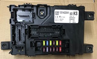 OPEL CORSA-D ‘10 13142241 28084929 Ασθαλειοθηκη μέσα ταμπλο σε άριστη κατάσταση γνήσια!!!