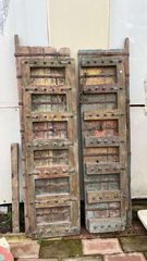 Ξύλινες παλιές πόρτες. Πάχος 10εκ., 1,20εκ. πλάτος, 2 μέτρα ύψος,  παλιές πόρτες από το Θιβέτ όχι σε πολύ καλή κατάσταση , δίνετε και χωριστά όχι μόνο σετ
