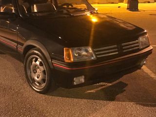 Peugeot 205 1986 GTI-thumb-16