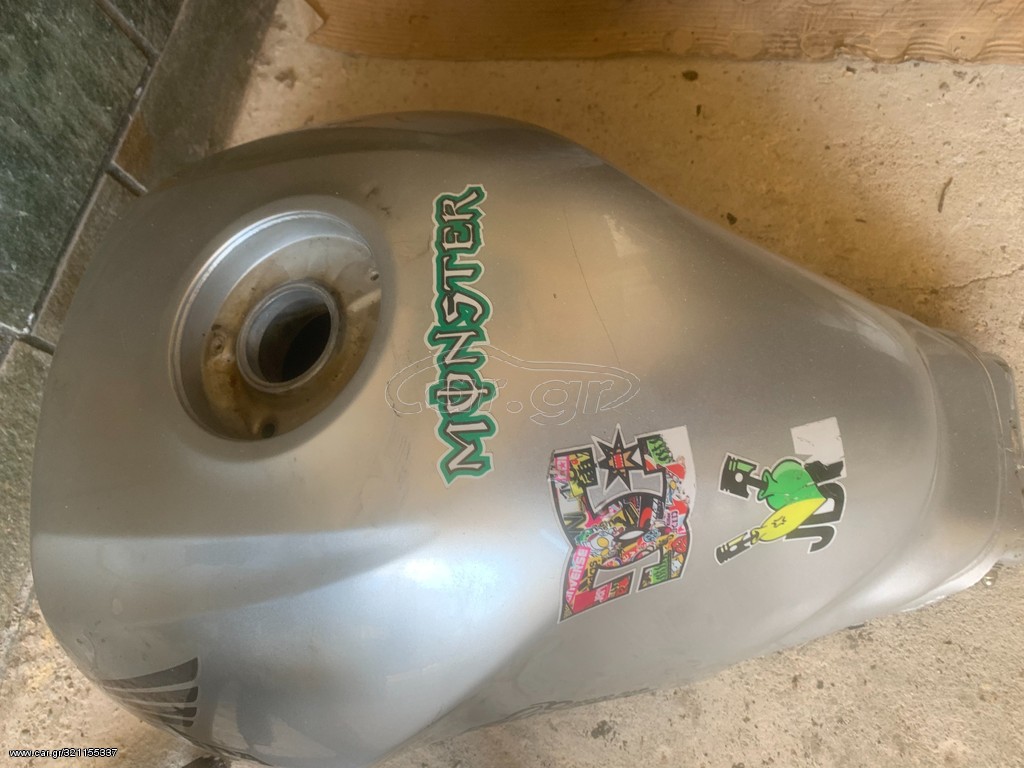 Ντεπόζιτο CBF 600 Naked 