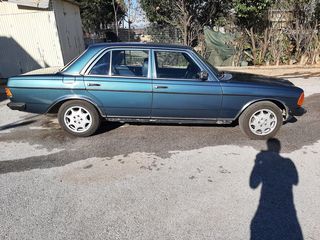 Mercedes-Benz E 230 1984-thumb-2