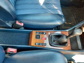 Mercedes-Benz E 230 1984-thumb-6