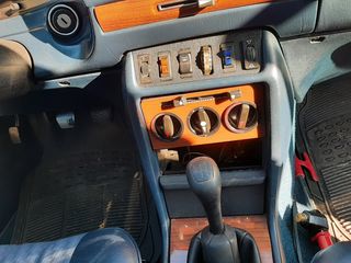 Mercedes-Benz E 230 1984-thumb-7