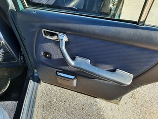 Mercedes-Benz E 230 1984-thumb-10
