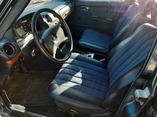 Mercedes-Benz E 230 1984-thumb-14