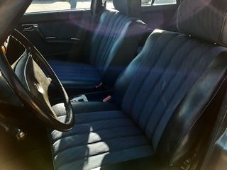 Mercedes-Benz E 230 1984-thumb-15