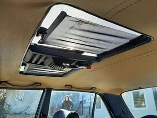 Mercedes-Benz E 230 1984-thumb-16