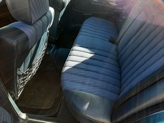 Mercedes-Benz E 230 1984-thumb-17