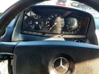 Mercedes-Benz E 230 1984-thumb-19