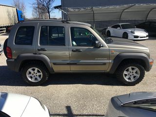 Jeep Cherokee 2004 Sport-thumb-4