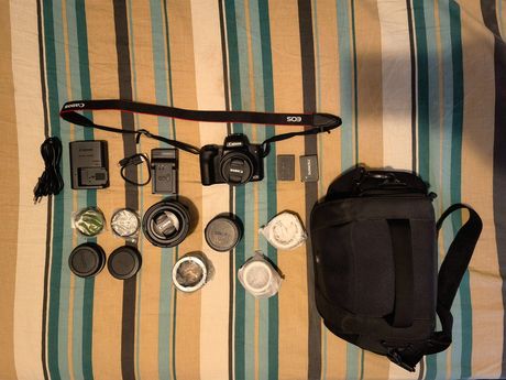 Canon M50 + Canon EF 50mm f1.8 STM Φακός +Viltrox EF-EOS M2 Mount Ada mount's + 2 μπαταρίες + extras