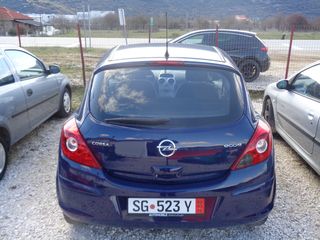 Opel Corsa 2012-thumb-1