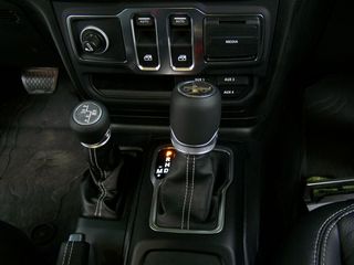 Jeep Wrangler 2021 SAHARA-thumb-15