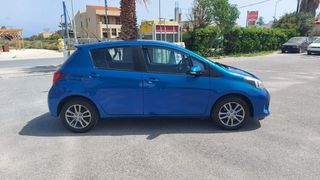 Toyota Yaris 2015-thumb-3