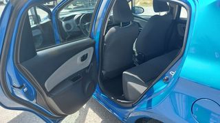Toyota Yaris 2015-thumb-5
