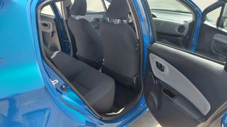Toyota Yaris 2015-thumb-7