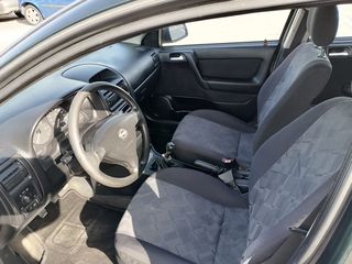 Opel Astra 2000 Sports Tourer-thumb-7