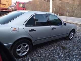 Mercedes-Benz E 250 1996 Diesel-thumb-2
