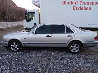 Mercedes-Benz E 250 1996 Diesel-thumb-4