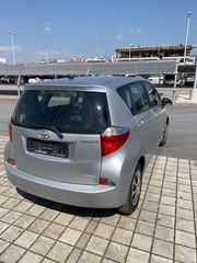 Toyota Verso-S 2011-thumb-5
