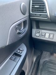Toyota Verso-S 2011-thumb-11