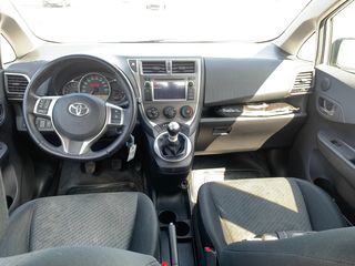 Toyota Verso-S 2011-thumb-7