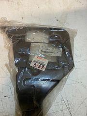 ΒΑΣΗ ΠΡΟΦΥΛΑΚΤΗΡΑ ΠΙΣΩ ΔΕΞΙΑ ΓΙΑ SUZUKI VITARA 2000-2005-thumb-1