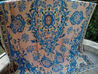 κιλιμια 2 χειροποίητα  νησιωτικα εποχης 1920  από το σεντούκι της γιαγιάς διαστάσεις 2.40 Χ 2 0 αν θέλετε δώστε όλες τις αγγελίες μου .πατήστε κάτω από το όνομά μου όλες αγγελίες.