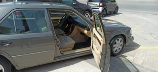 Mercedes-Benz E 200 1991-thumb-3