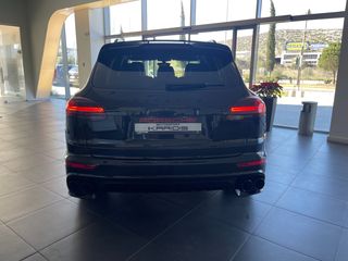 Porsche Cayenne 2015 turbo s-thumb-5