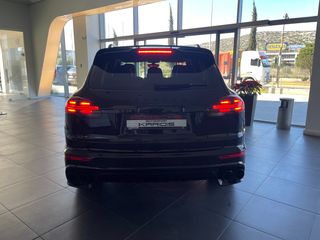 Porsche Cayenne 2015 turbo s-thumb-6