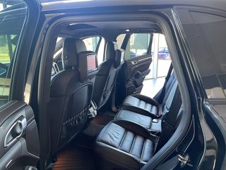 Porsche Cayenne 2015 turbo s-thumb-13