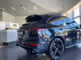 Porsche Cayenne 2015 turbo s-thumb-17