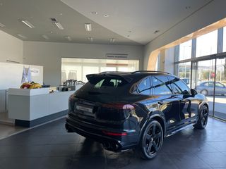 Porsche Cayenne 2015 turbo s-thumb-18