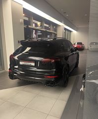 Porsche Cayenne 2015 turbo s-thumb-1