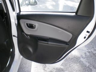 Toyota Yaris 2017 DIESEL-thumb-11