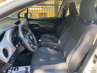 Toyota Yaris 2017 DIESEL-thumb-6