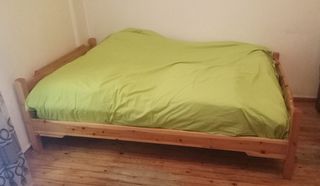 Ημίδιπλο ξύλινο κρεβάτι με στρώμα 1,90x1,30m