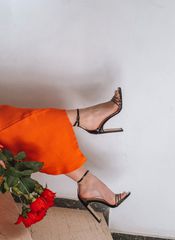 Πέδιλα με πλατύ τακούνι και μπαρέτα - Μαύρο