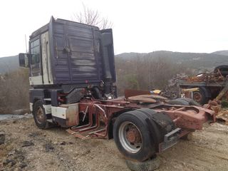 Renault 2000 MAGNUM 520-thumb-2