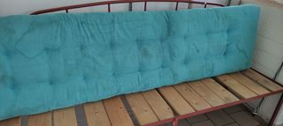 Καναπές βεράντας 200 * 0.60 * 100 (με γωνίες μεταλλικές) και μαξιλαρες