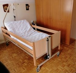 Νοσοκομειακό ηλεκτρικό κρεβάτι πολύσπαστο  ΠΛΗΡΕΣ 