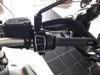 Moto Guzzi V 85 TT 2026 TRAVEL-thumb-15