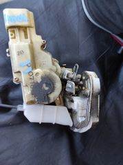 Κλειδαριά πίσω δεξια yaris 2001