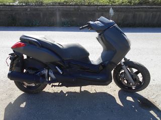 YAMAHA X-MAX 250