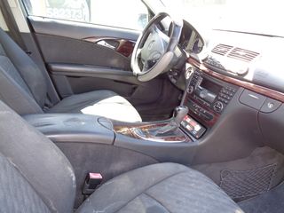 Mercedes-Benz 320 2006 W211-thumb-6
