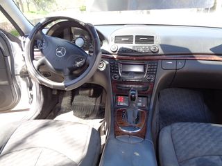 Mercedes-Benz 320 2006 W211-thumb-8
