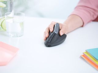 Logitech MX Vertical Advanced Ergonimic mouse RF Wireless+Bluetooth Optical 4000 DPI Right-hand-thumb-4