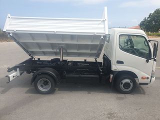 Ανατροπή Toyota 2009 DYNA  150-thumb-8